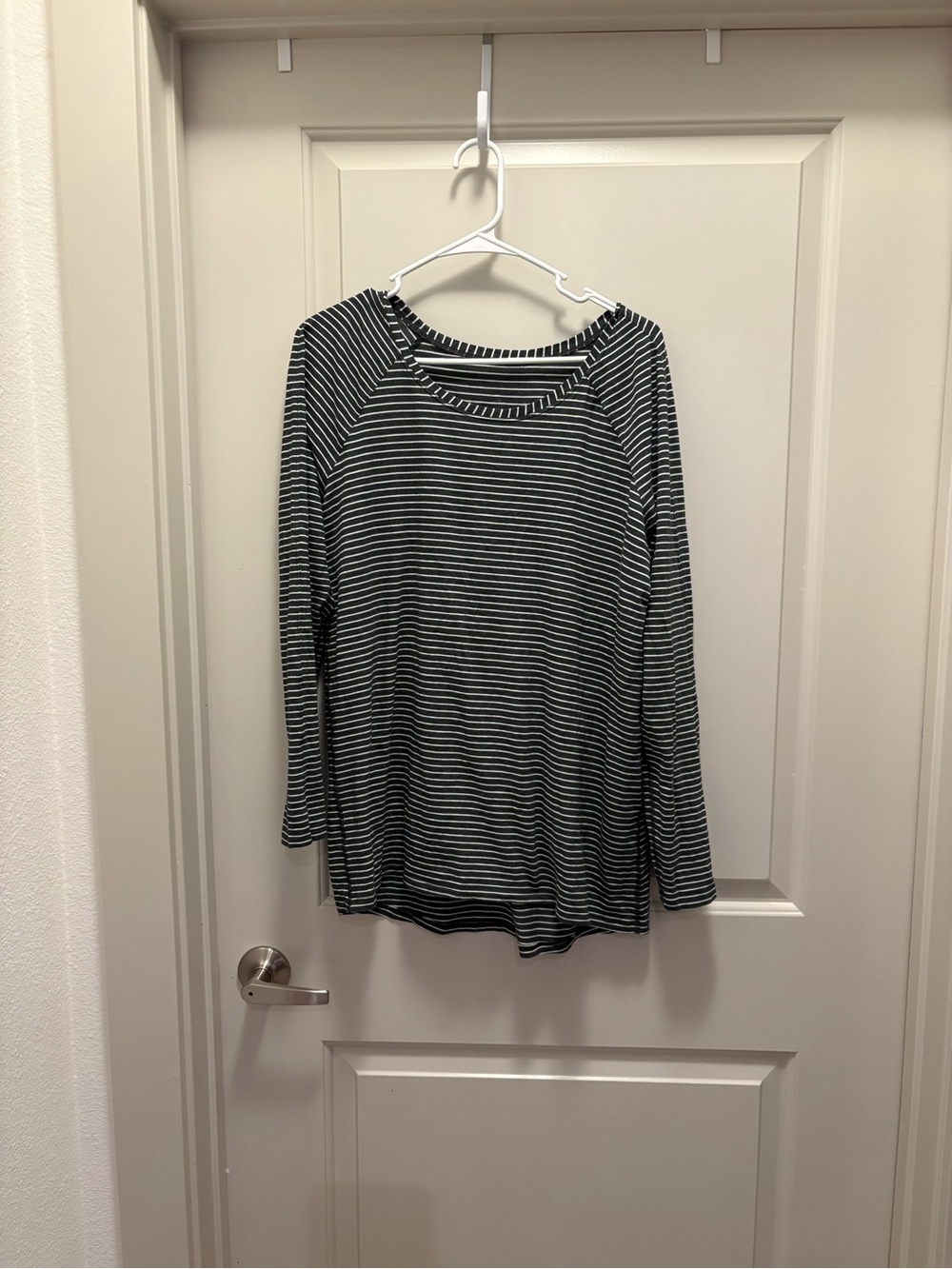 Striped Long-Sleeve Boatneck Top - Black & White Lululemon size 12 - Picture 2 of 4